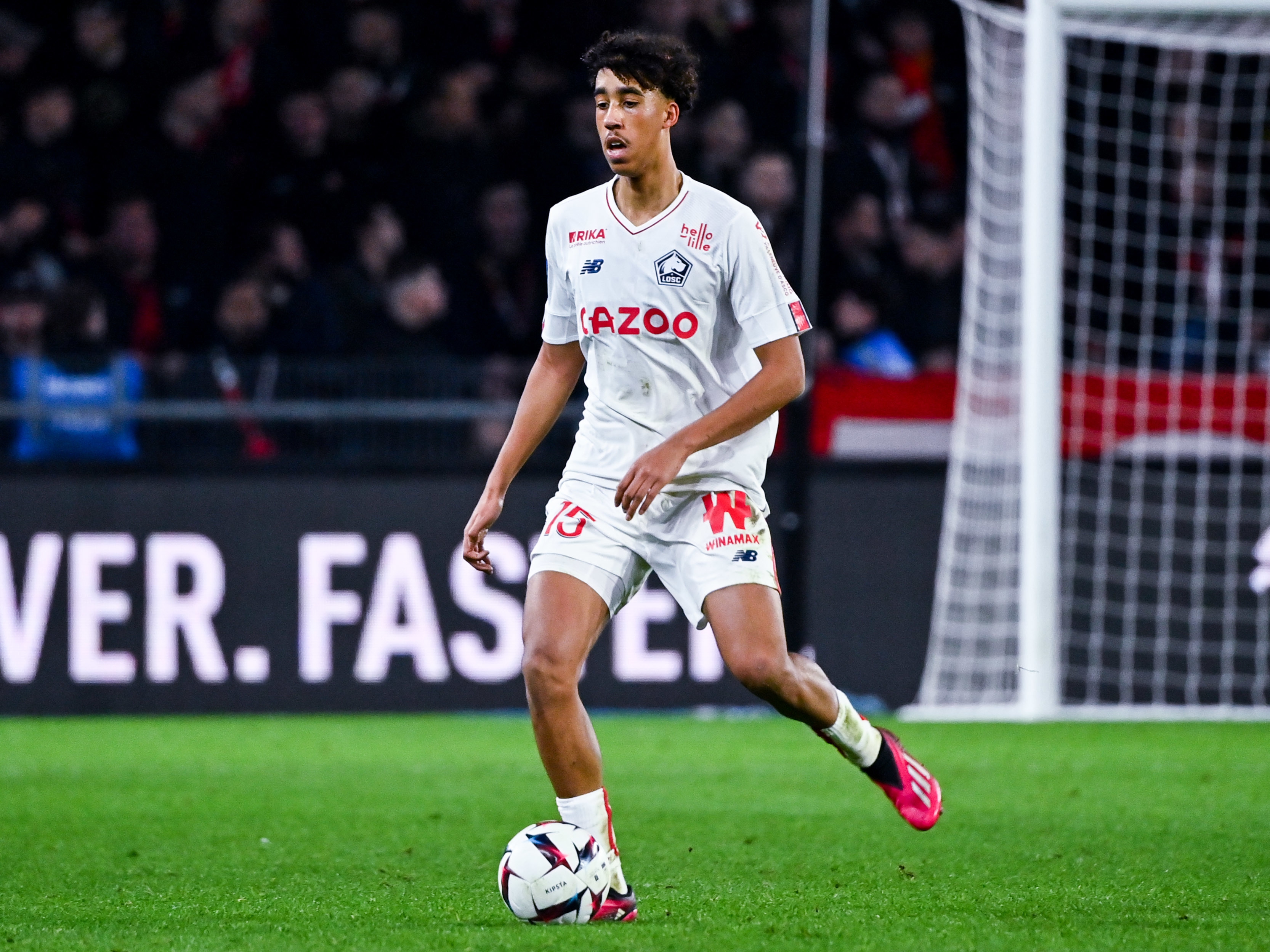 关于里尔发布备战花絮，清晨回应争议，法甲任务艰巨，控场能力受关注的信息