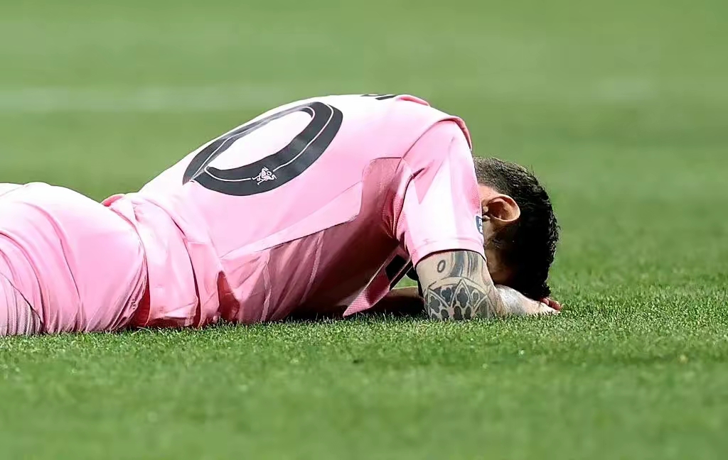 包含国际比赛日体能课后，巴黎圣日耳曼回应争议备战德国杯，压力陡增，资深球员宣示担当的词条