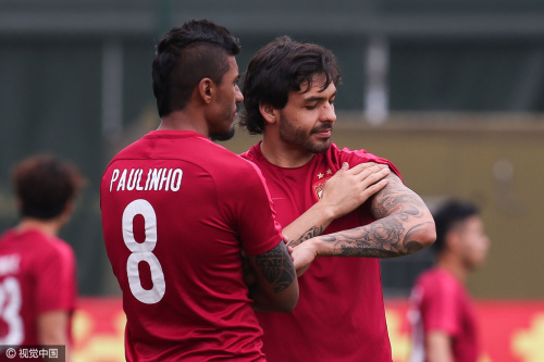 集结日新疆广汇备战亚冠，内部沟通细节曝光，悬念犹存，控场能力受关注的简单介绍